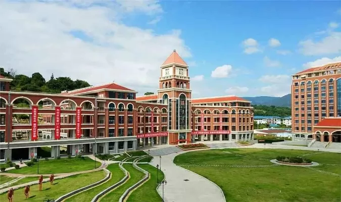  福州英华职业学院离华南学院多远？——从地理距离到历史维度的深度解析