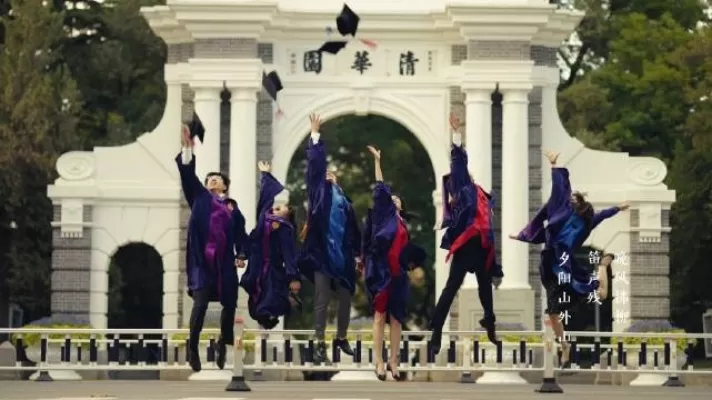 清华大学有统一校服吗？深度解析清华学子实际穿戴的服饰文化与图集