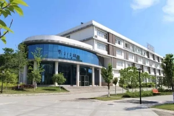 绵阳职业技术学院的专业有哪些？国家示范高职的多元化专业布局