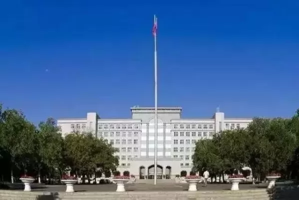 新疆适合女生念大学吗？——地域特色与教育机会的全面评估