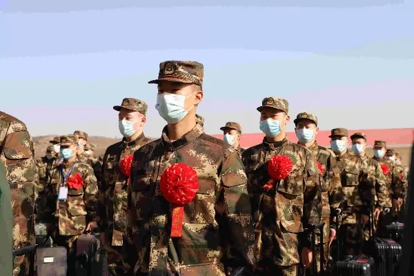 大学期间去当兵好还是毕业当兵好？基于生涯规划的双路径解析