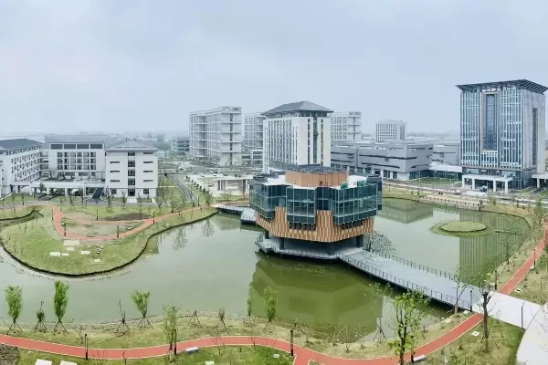 扬州技师学院官网是什么平台？本质是高水平技工教育数字门户