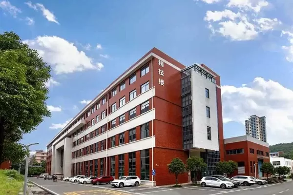  湖南工业职业技术学院是公办还是民办？本质属国家示范性高等职业院校