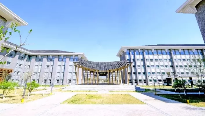 北京中医药大学继续教育学院招生简章：如何开启您的中医药深造之路？