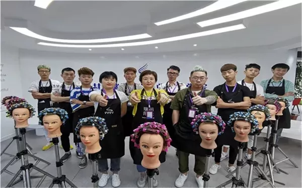  美发专业培训学校是什么？它如何塑造美发行业的未来之星？