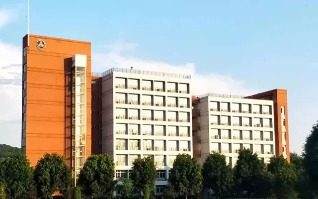 广州工程技术职业学院地址在哪里？核心区位与多校区布局解析