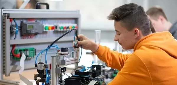 机电一体化专业需要电脑吗？专业学习与高效工具的深度关联