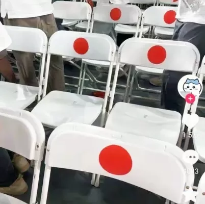 武汉大学开学典礼椅子设计是什么？它如何体现校园育人理念？