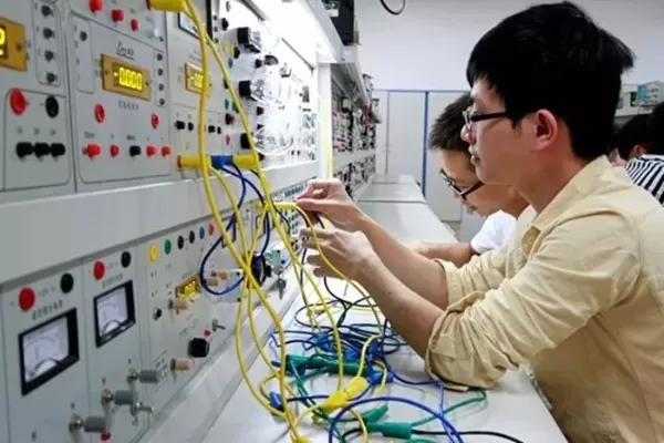 电气工程及其自动化专业是干什么的？本质是现代电力与智能控制的核心技术支柱