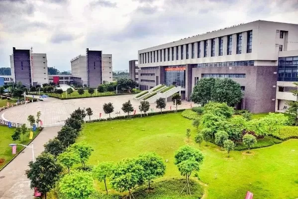 广东环境保护工程职业学院地址在哪里？双校区布局与立体交通指南