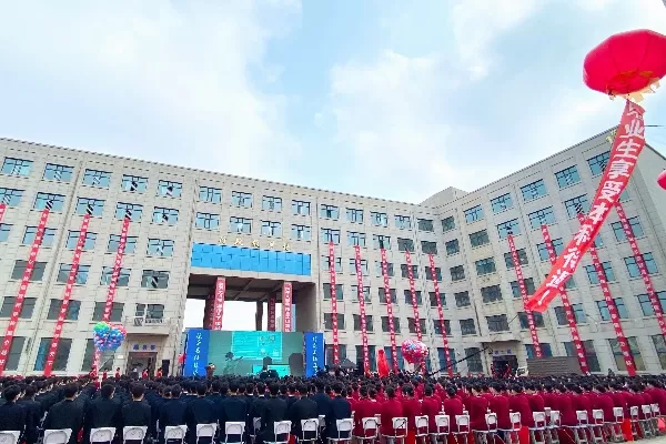 哈尔滨铁路技师学院是公办还是民办？本质属于民办技师学院