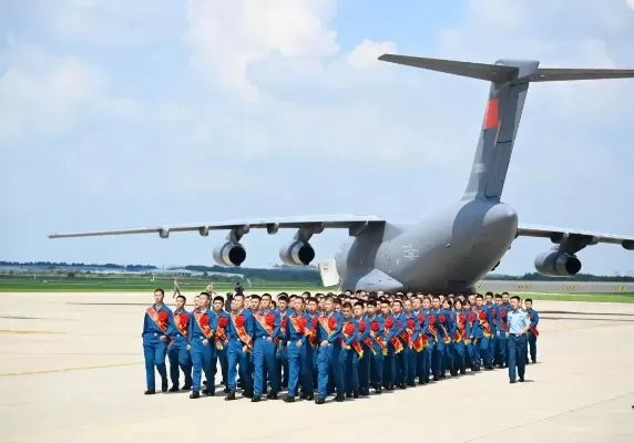  运20接学生是哪个大学？——空军航空大学的使命与荣耀