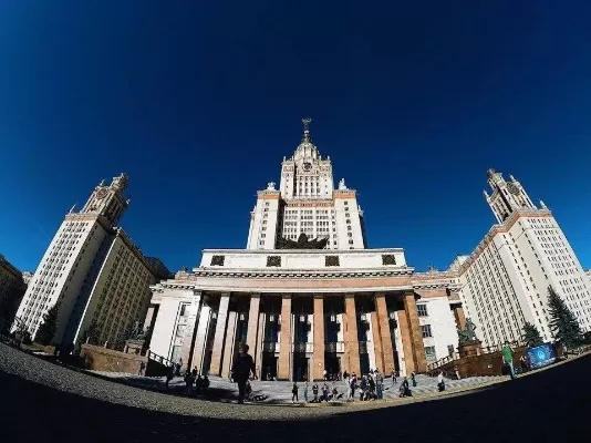 莫斯科国立大学在世界排名第几？QS百强名校的深度解析与报考指南