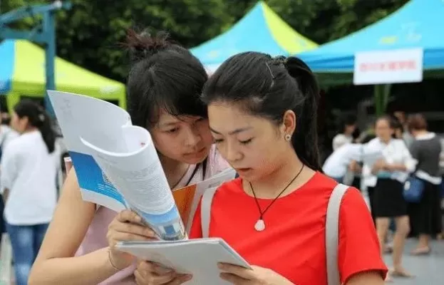 女生学工科最吃香的三个专业是什么？这些专业为何成为就业市场上的香饽饽