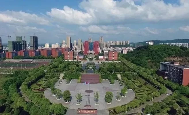 湖南工业职业技术学院在长沙哪个区？主要位于湘江新区岳麓区域