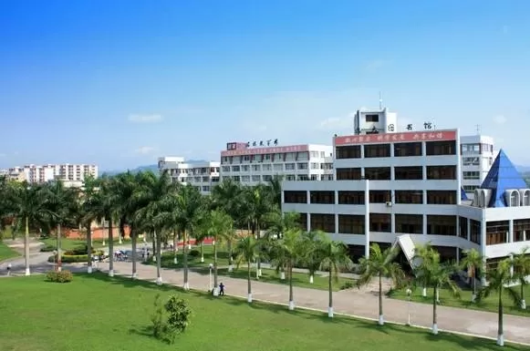  广东云浮新兴职业技术学院是大专吗？本质属于全日制高职院校