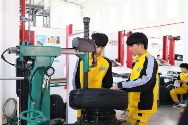 学汽车修理选职业学校好吗？深入剖析专业汽车修理学校的优势与前景