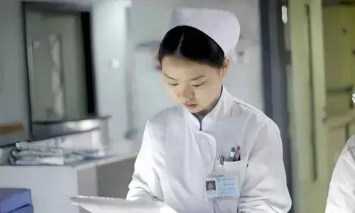 大专护士考编制难吗？突破学历瓶颈的职业进阶指南