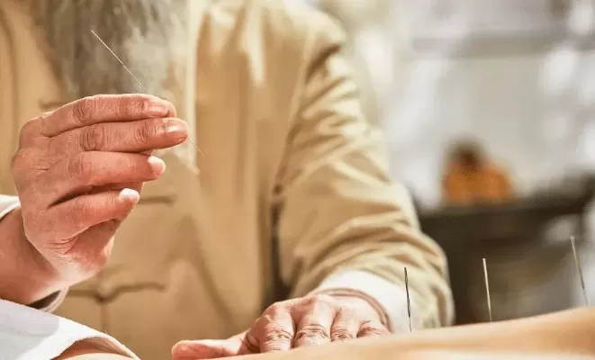 成人高考针灸推拿专业有哪些报考条件？从业要求与政策全解析