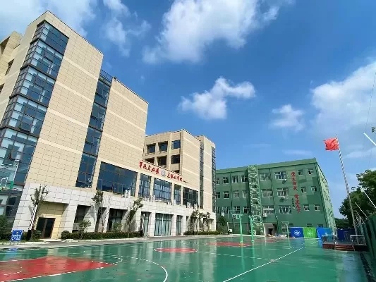 无锡宏源技师学院是什么学校？——聚焦高素质技能人才培养的现代化技师学院